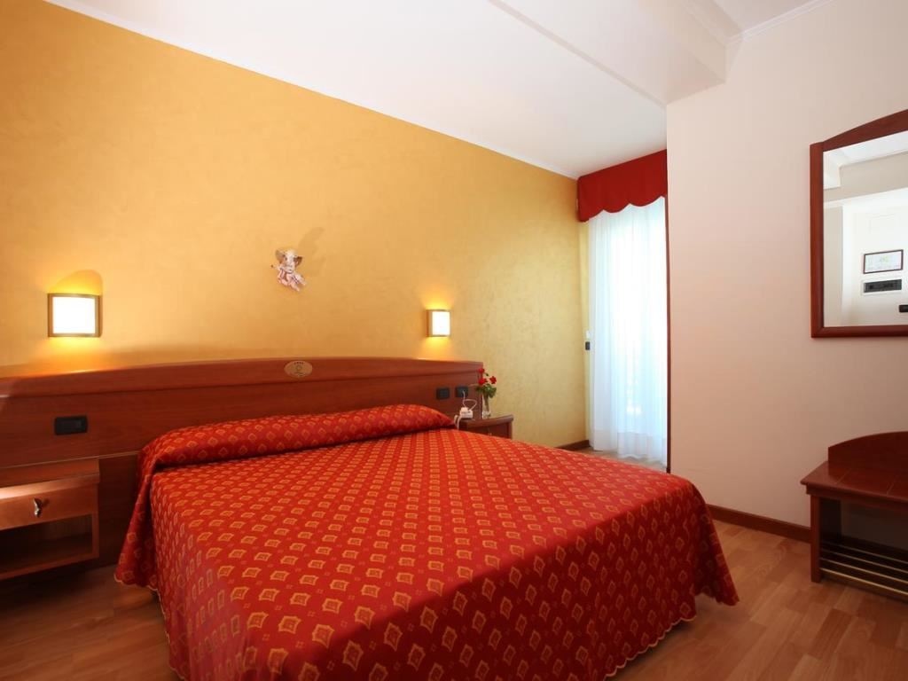 rooms-standard-room-with-balcony