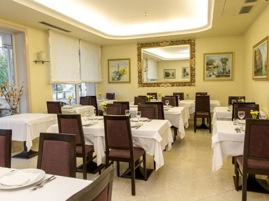 restaurants-restaurant