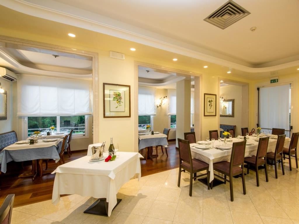 restaurants-restaurant