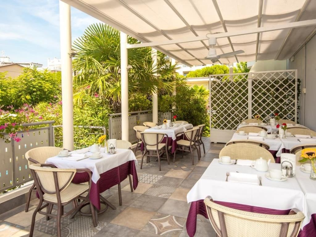 restaurants-restaurant