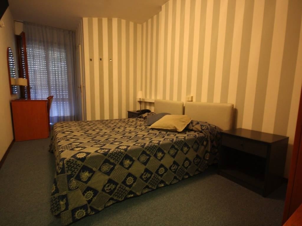 rooms-standard-room-balcony