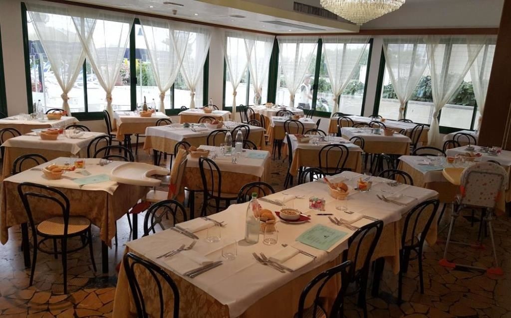 restaurants-restaurant