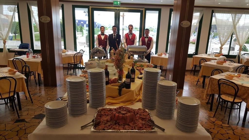 restaurants-restaurant