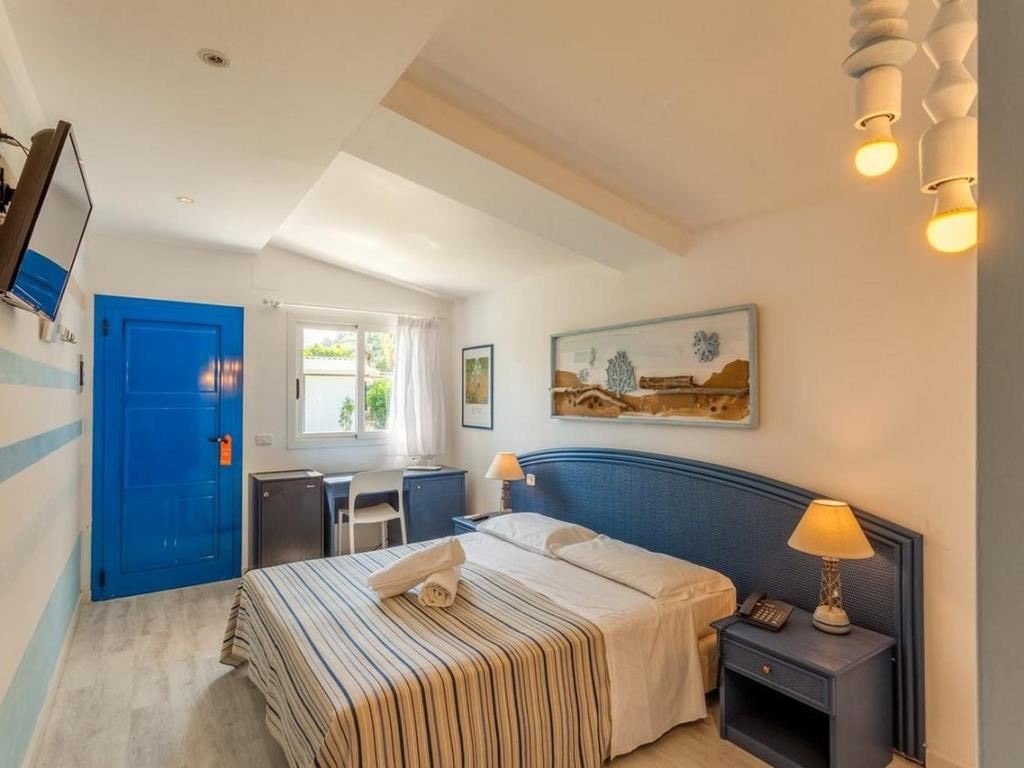 rooms-classic-room-garden-view