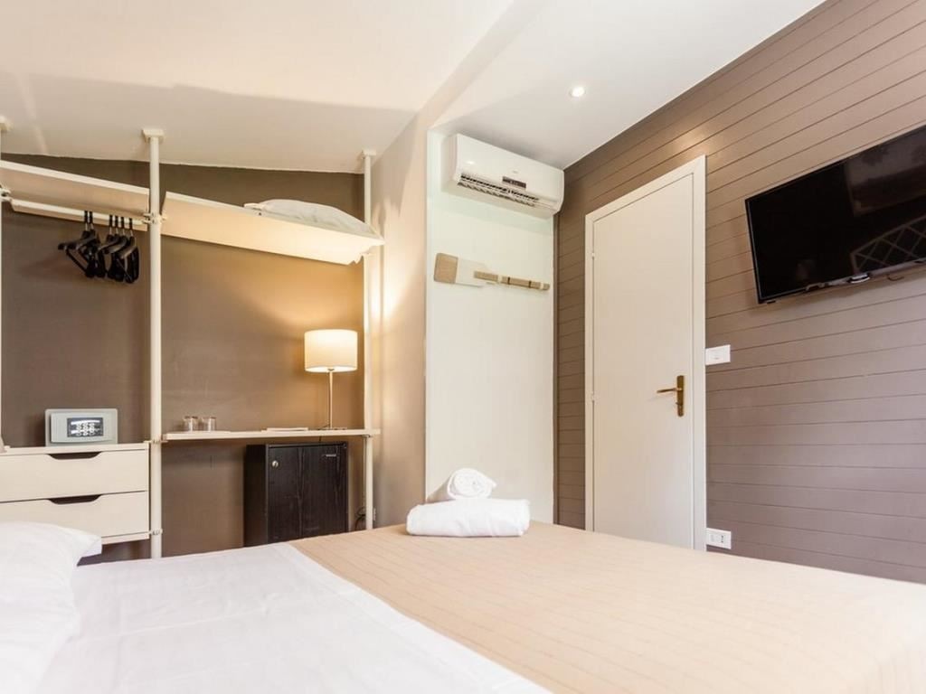 rooms-family-one-bedroom-garden-view-with-patio