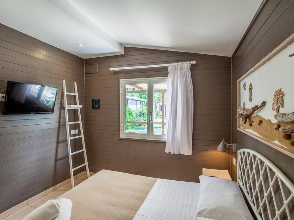 rooms-family-one-bedroom-garden-view-with-patio