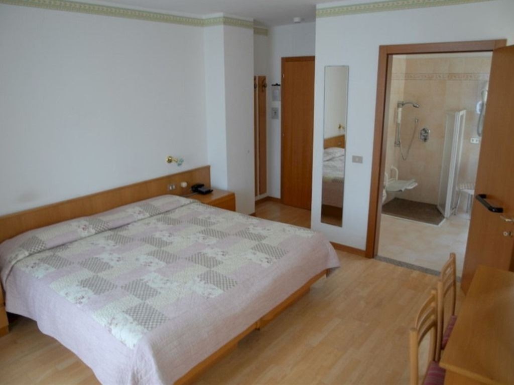 rooms-standard-room-double-single-use