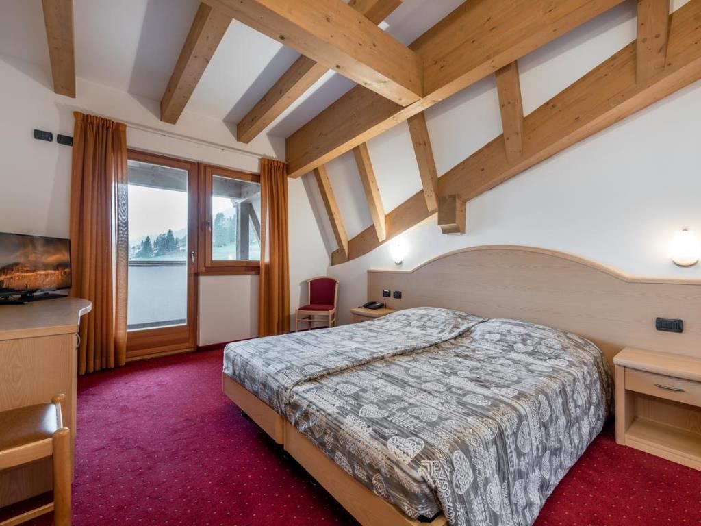 rooms-standard-room-with-balcony-with-family-plan-special-offer