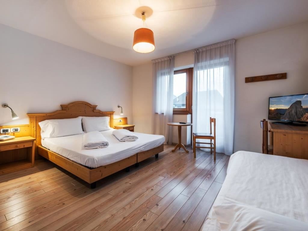 rooms-standard-room-with-balcony-with-family-plan-special-offer