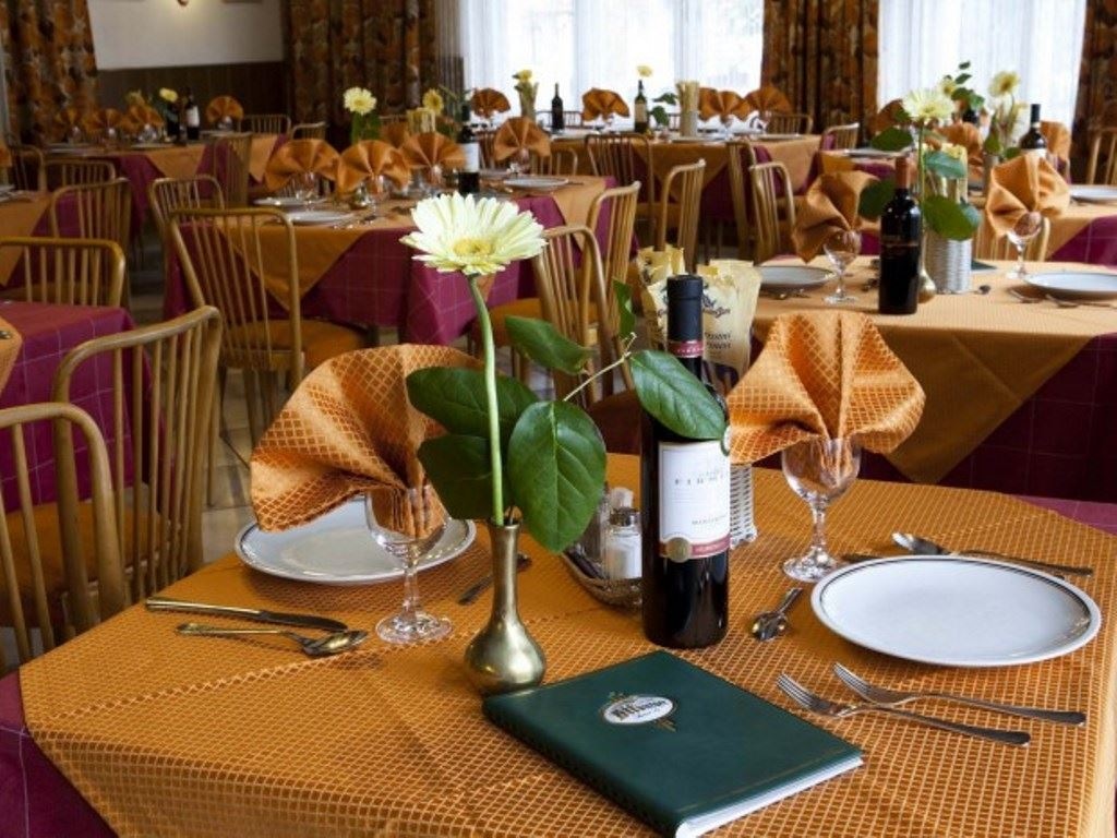 restaurants-restaurant