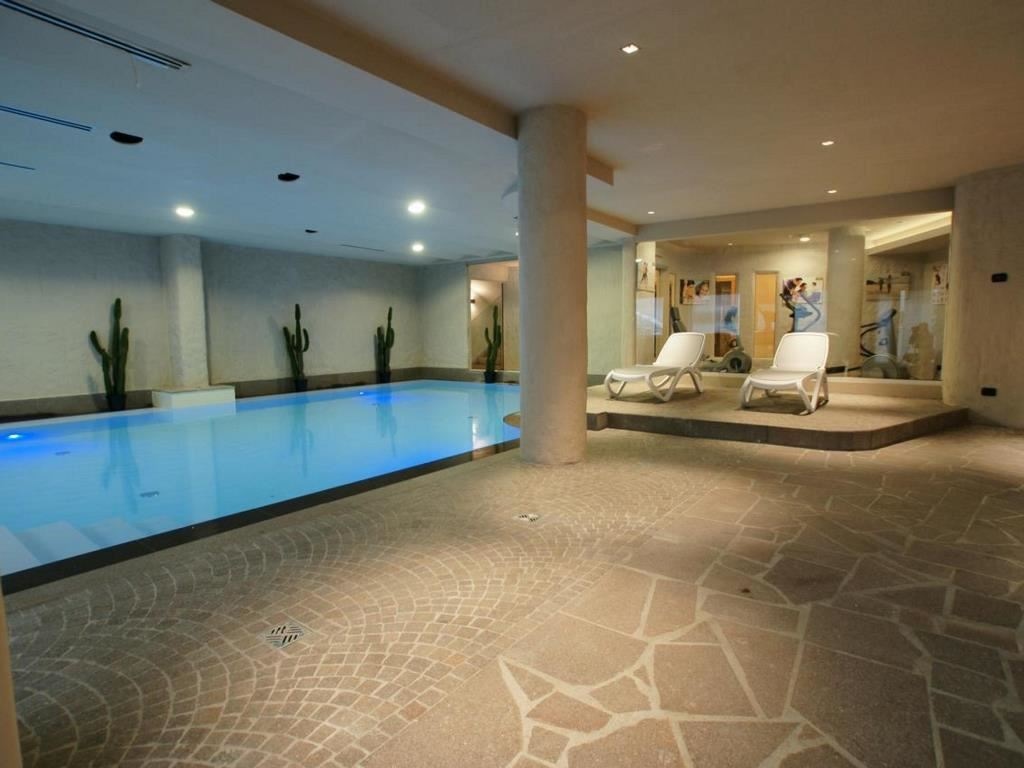 pools-indoor-pool