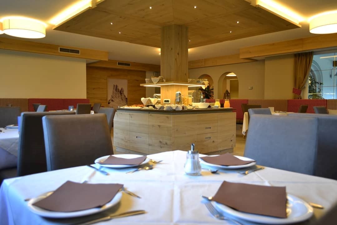 restaurants-restaurant