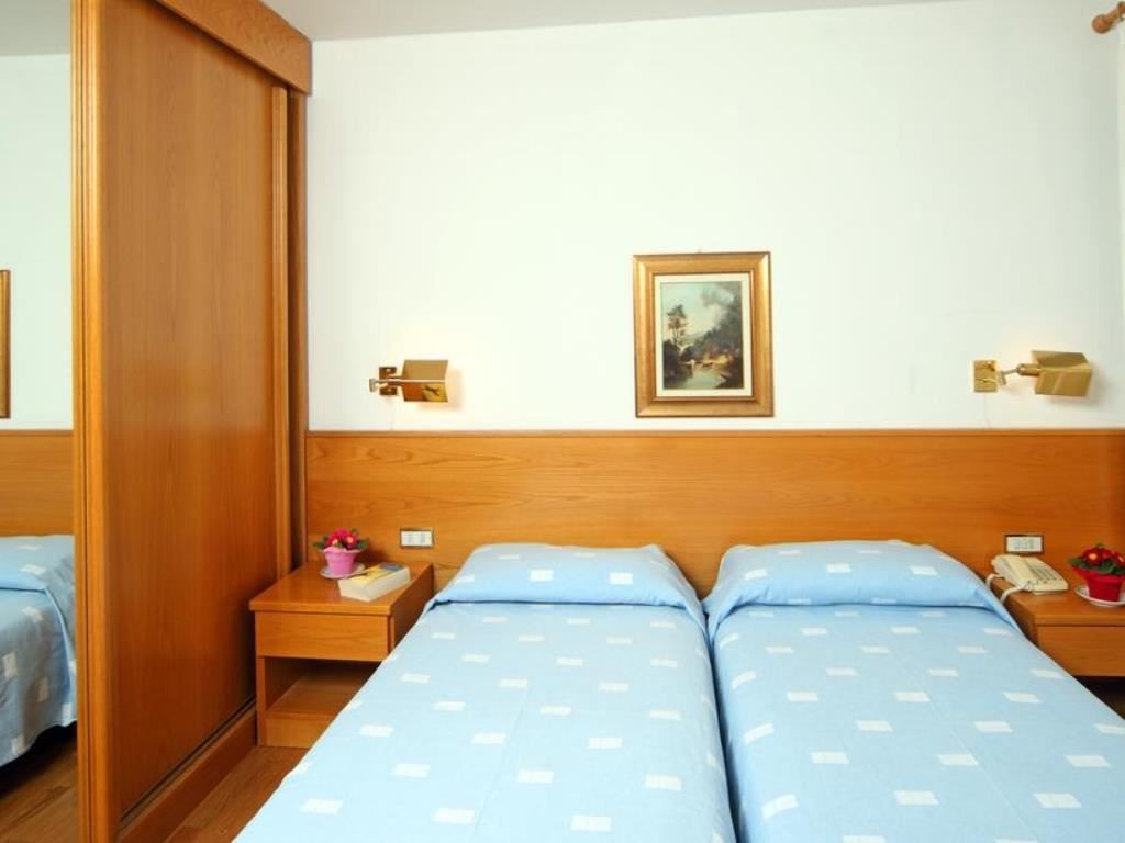 rooms-standard-double-room