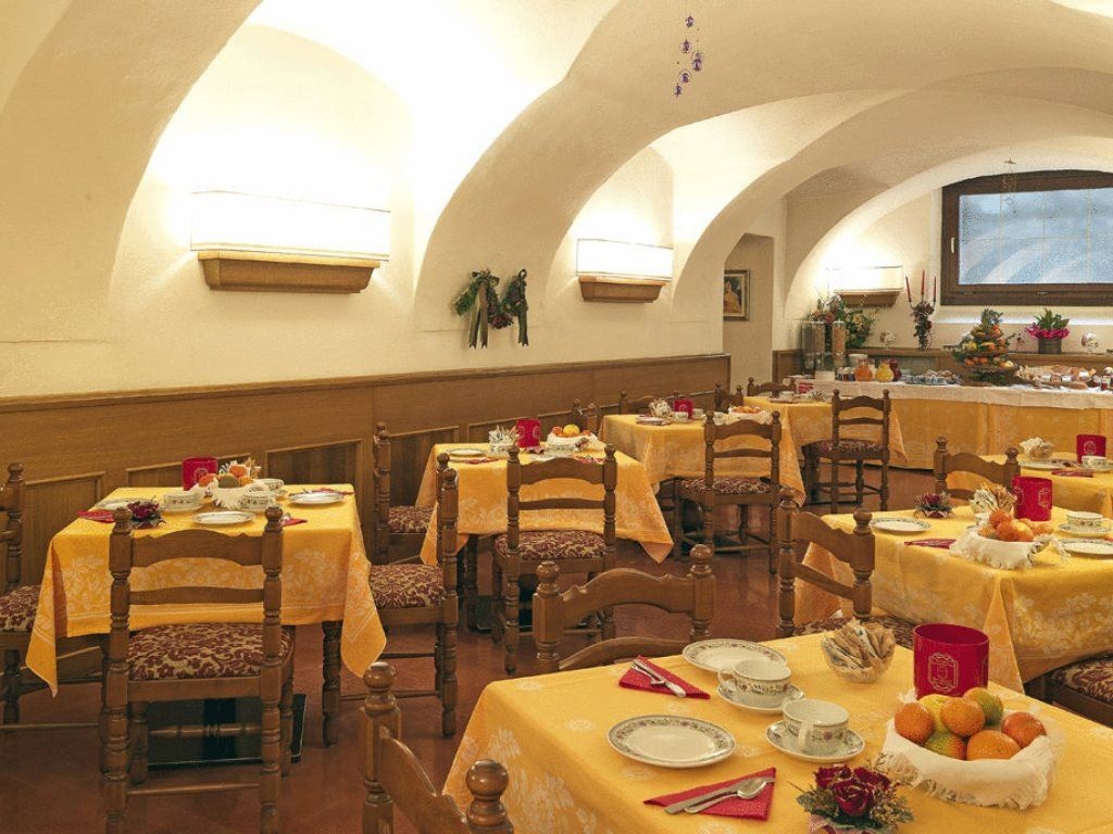 restaurants-restaurant