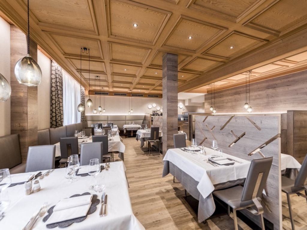 restaurants-restaurant