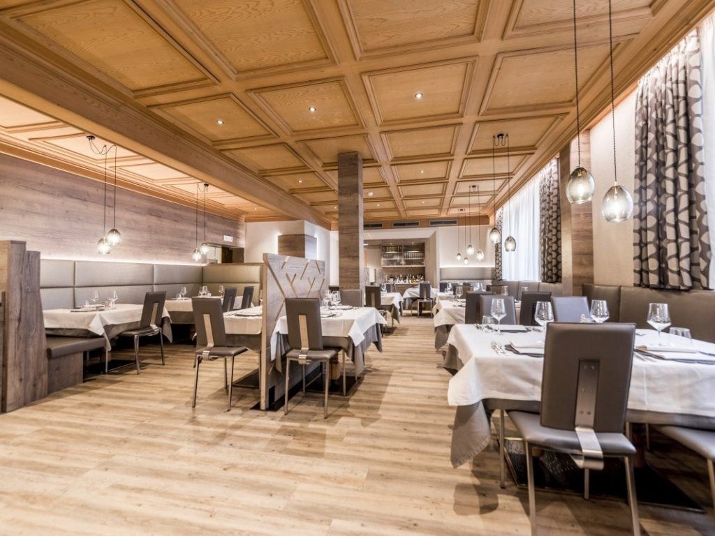 restaurants-restaurant