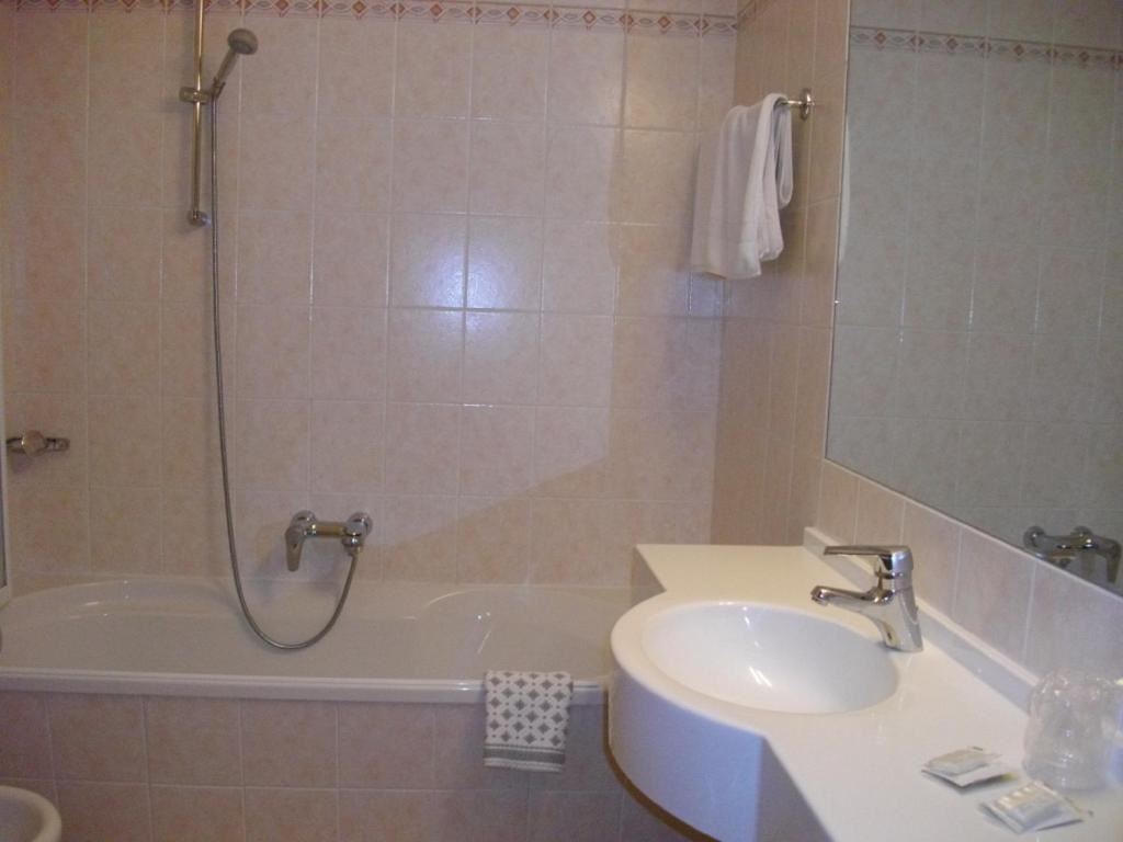 rooms-standard-room-3-pax