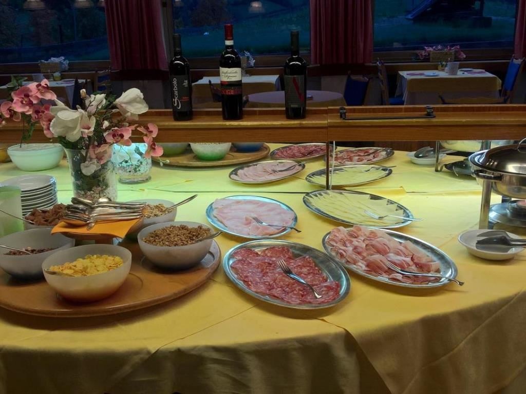 restaurants-restaurant