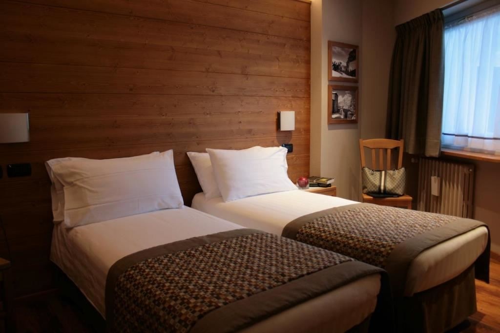 rooms-classic-double-room-balcony-34-pax