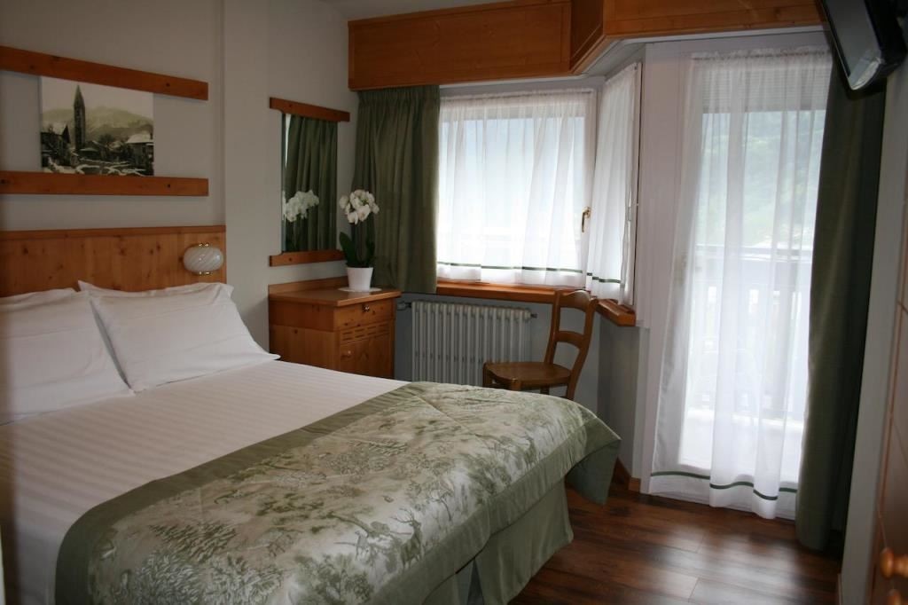 rooms-classic-double-room-balcony-34-pax
