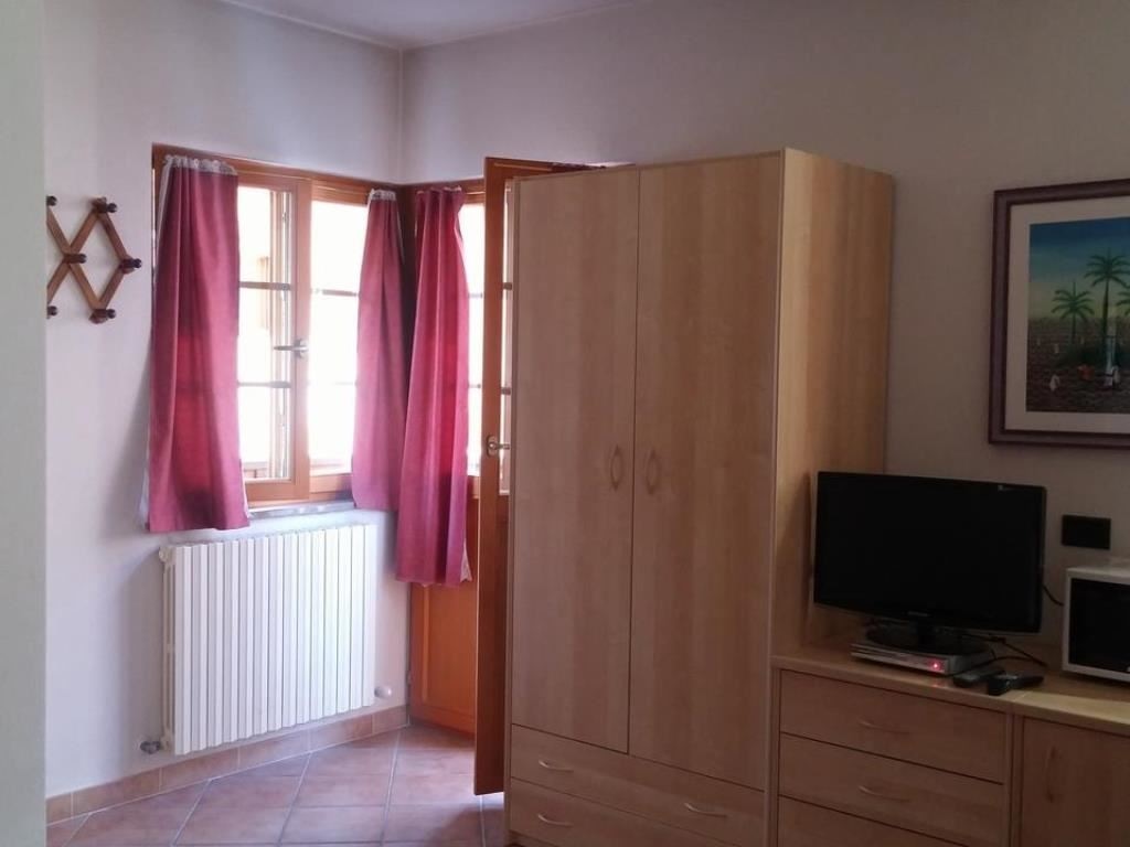 rooms-three-rooms-apartment