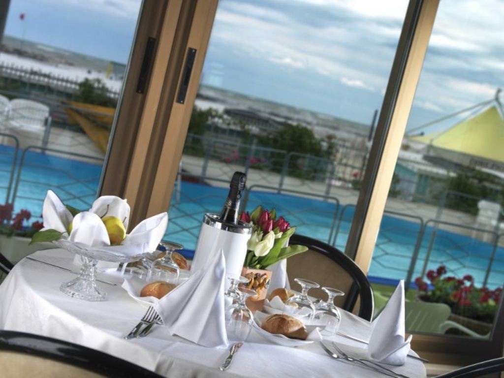 restaurants-restaurant