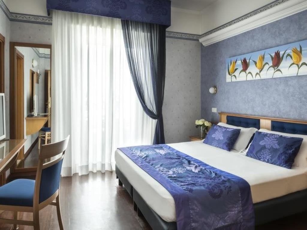 rooms-executive-room-frontal-sea-view-with-balcony