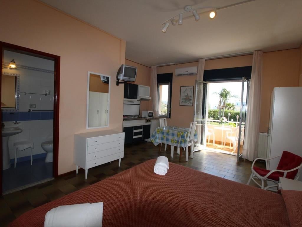 rooms-studio-2-pax-with-balcony-or-patio