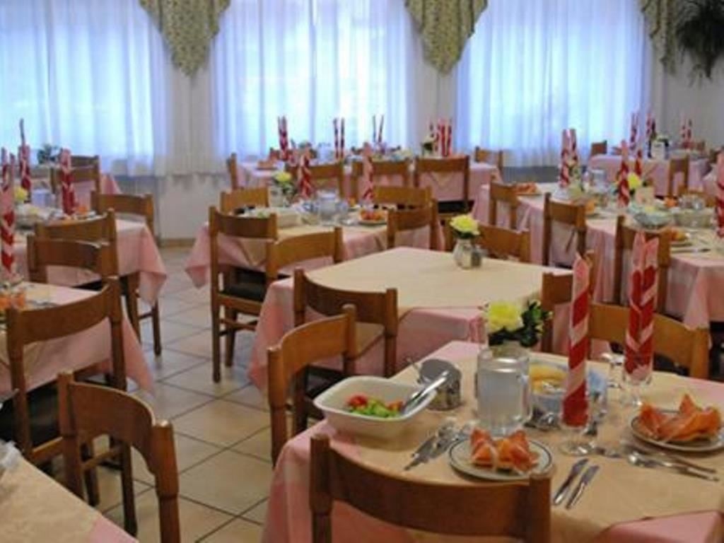 restaurants-restaurant