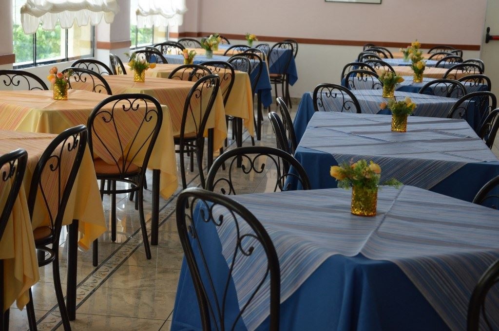 restaurants-restaurant