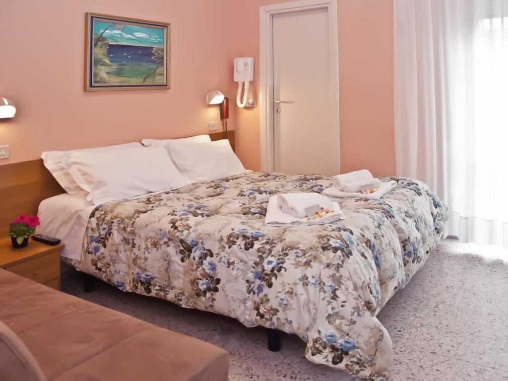 rooms-standard-room-with-balcony