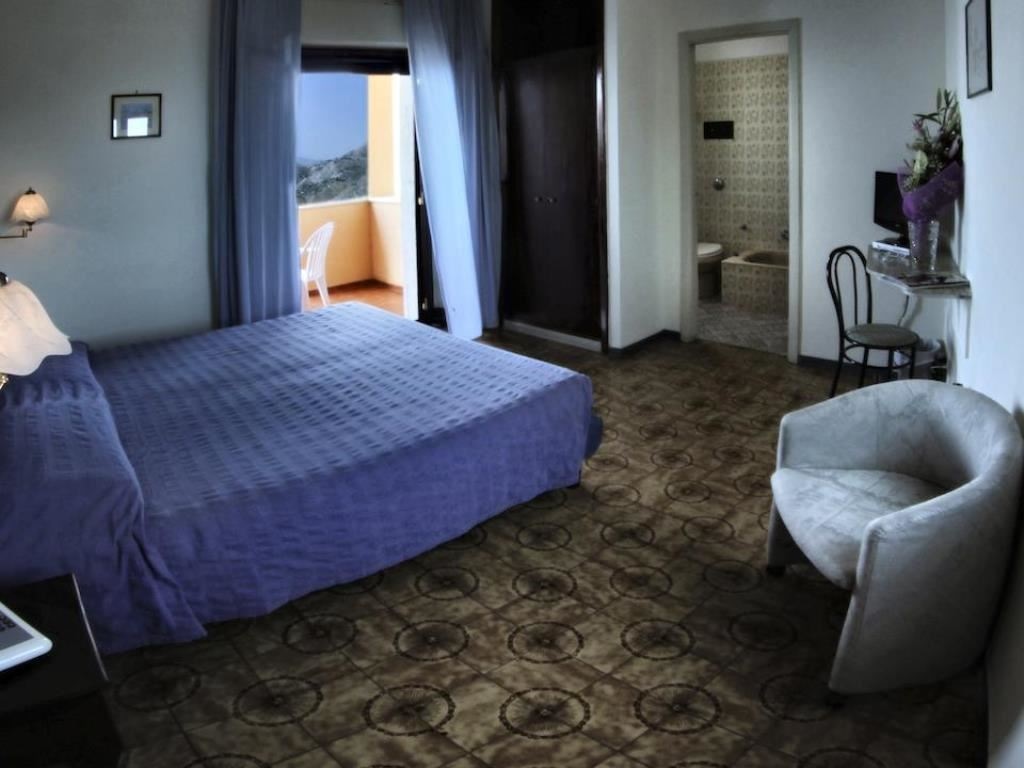 rooms-classic-room-etna-and-sea-view-with-balcony-or-terrace