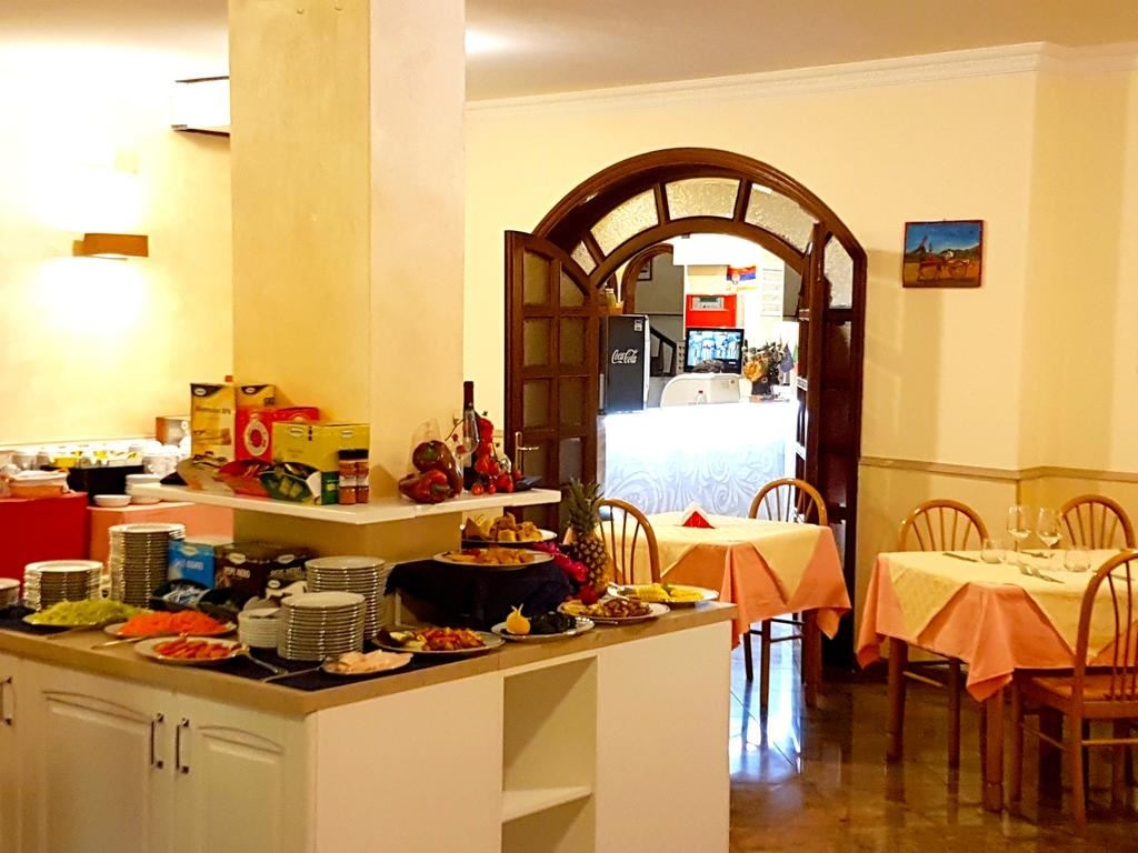 restaurants-restaurant