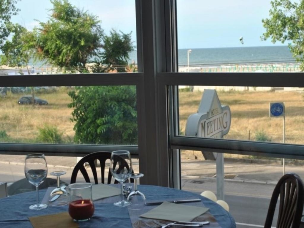 restaurants-restaurant