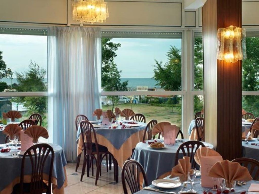 restaurants-restaurant