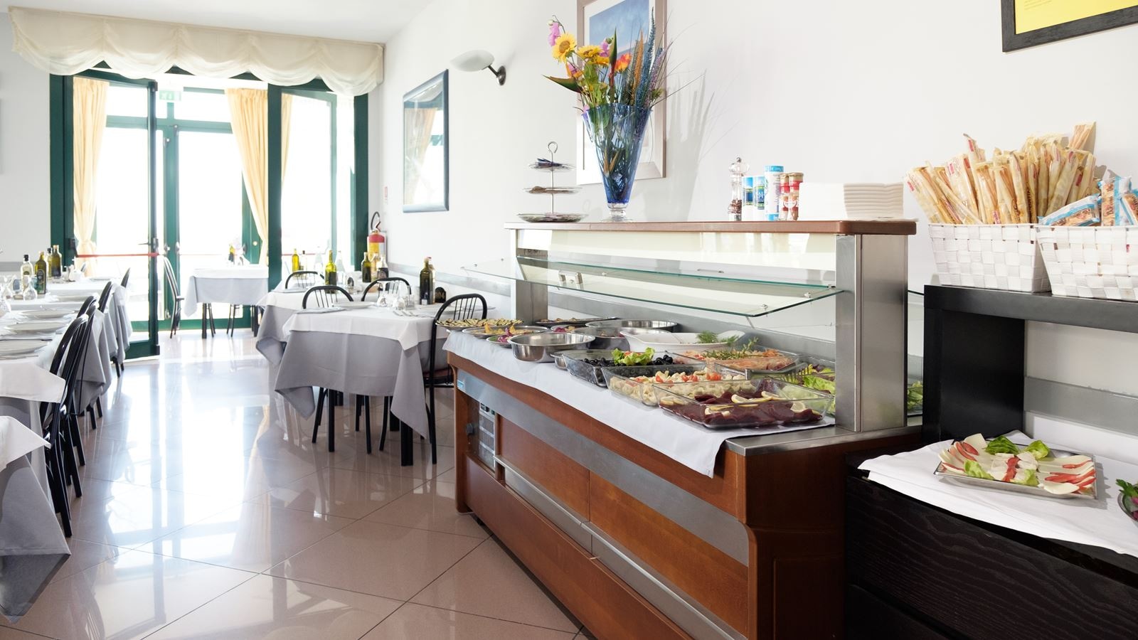 restaurants-restaurant