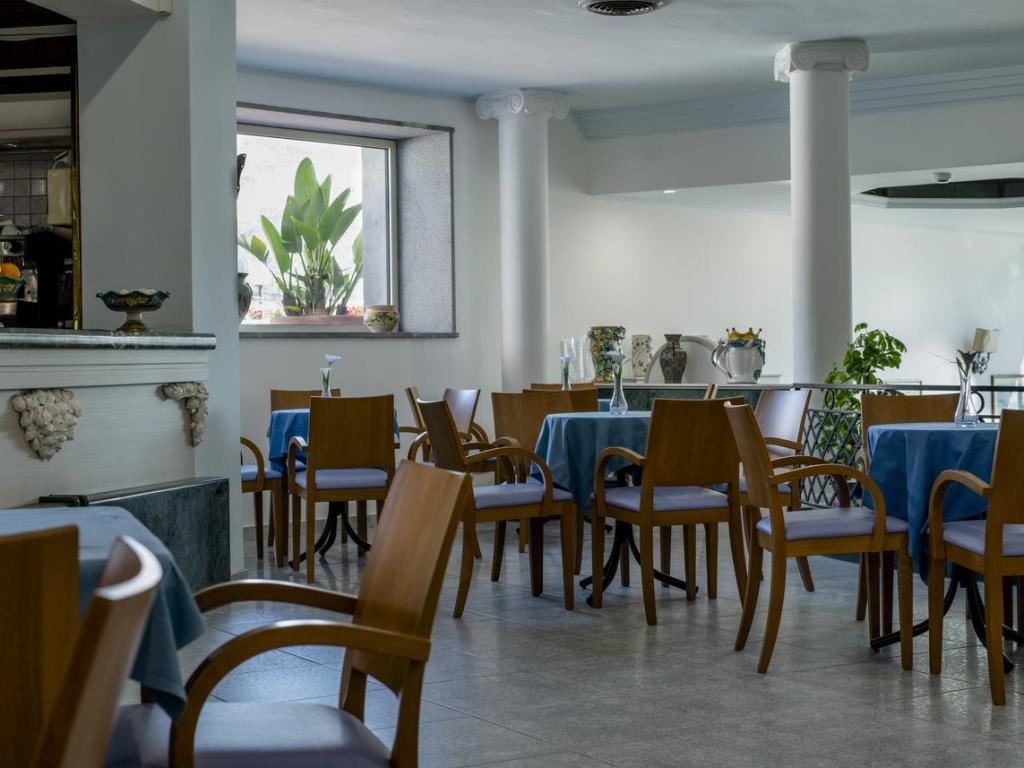 restaurants-restaurant