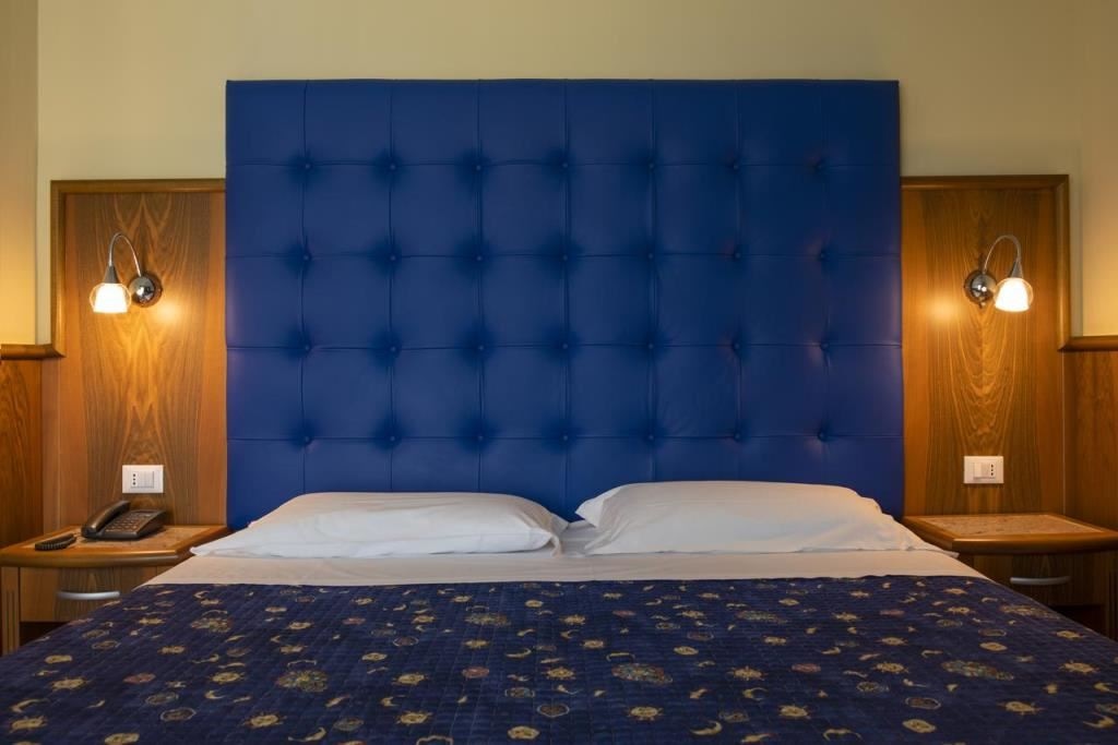 rooms-single-classic-room