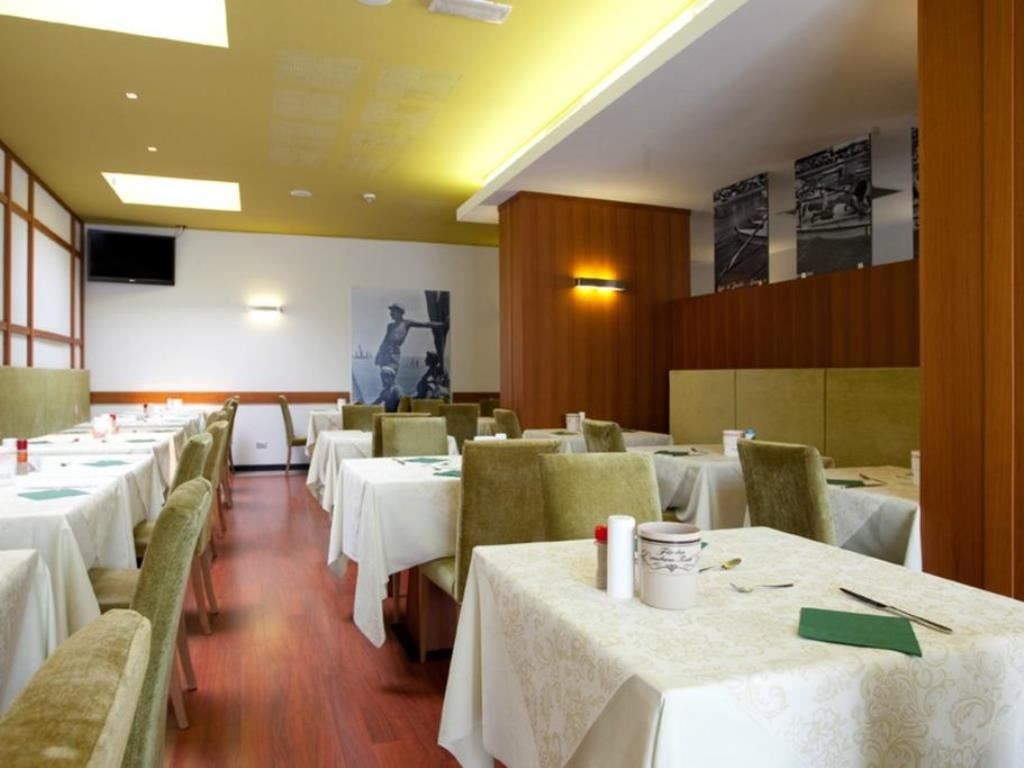 restaurants-same-hotel