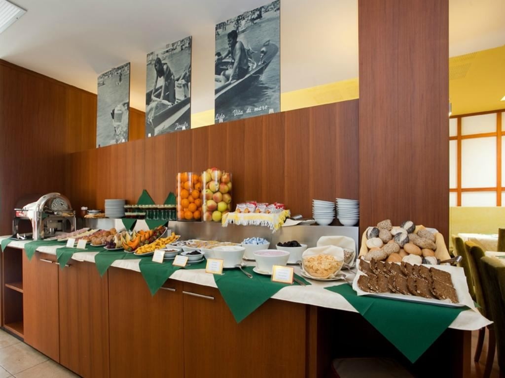 restaurants-same-hotel