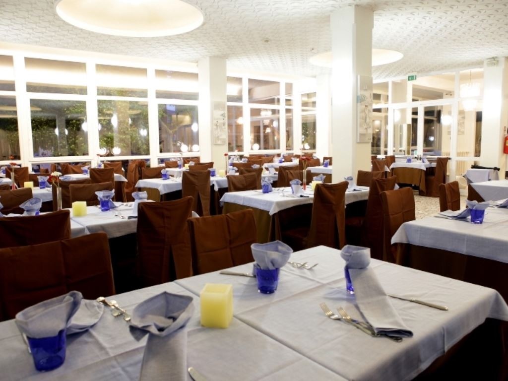 restaurants-restaurant