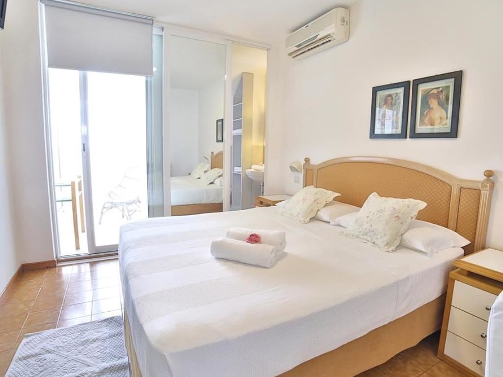 rooms-basic-room-with-balcony