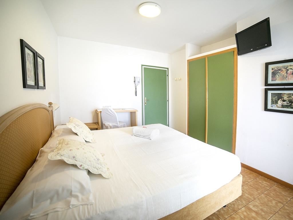 rooms-basic-room-with-balcony