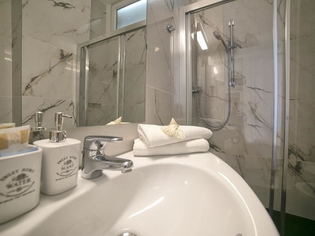 rooms-basic-room-with-balcony