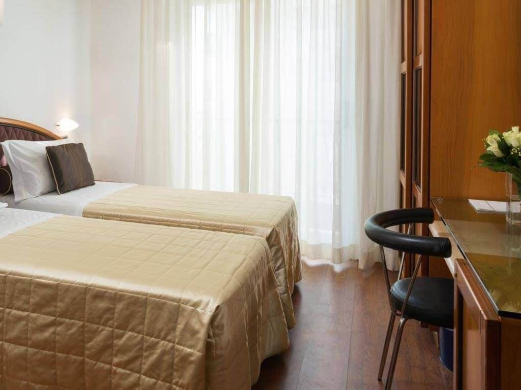 rooms-single-room-panoramic-frontal-sea-view-with-balcony