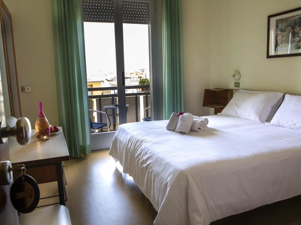 rooms-standard-room-with-balcony