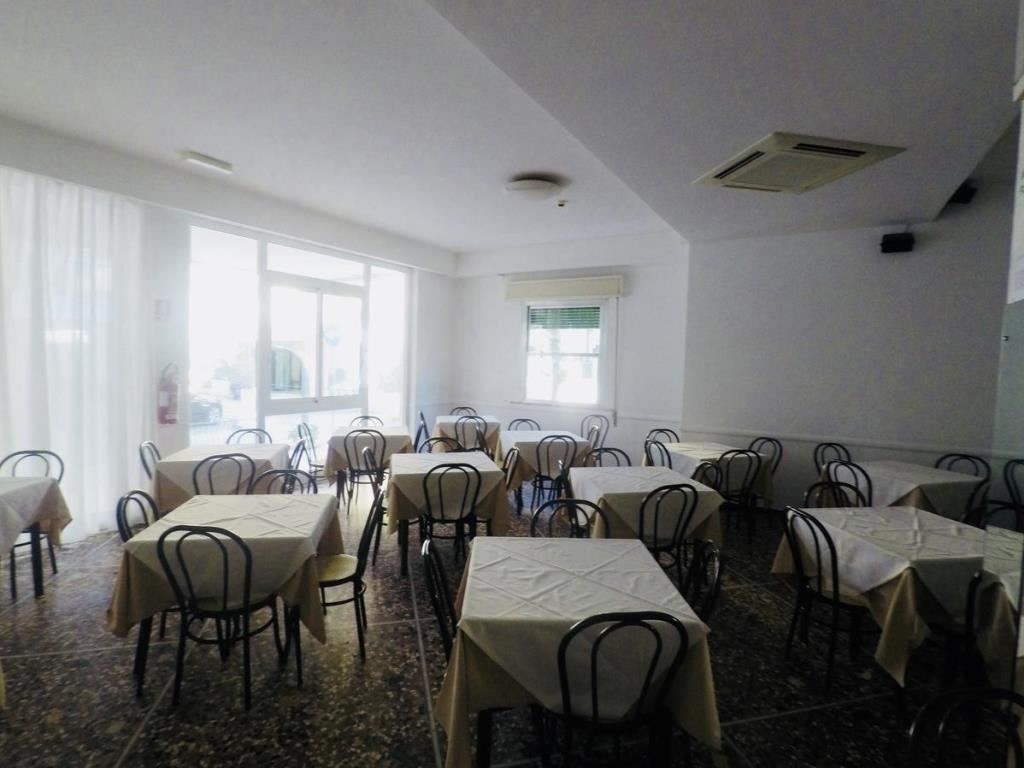 restaurants-restaurant