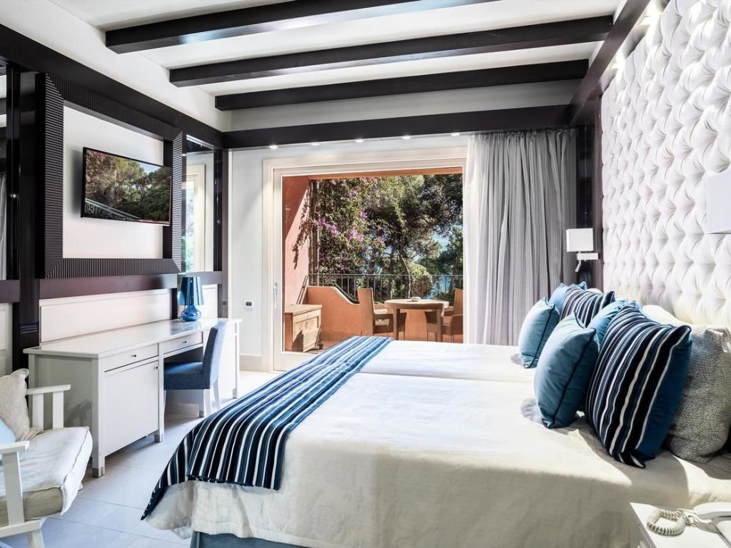 rooms-deluxe-bungalow-garden-view-with-patio