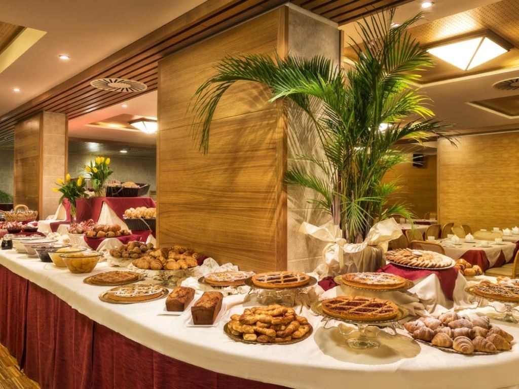 restaurants-restaurant