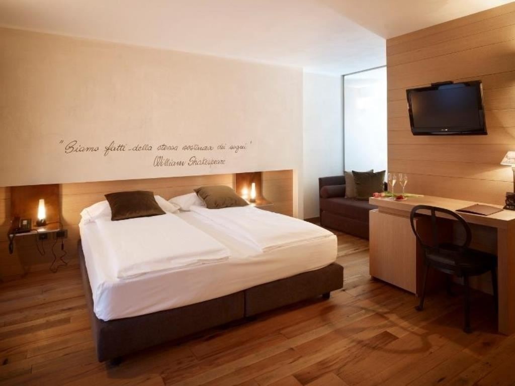 rooms-comfort-room-with-balcony